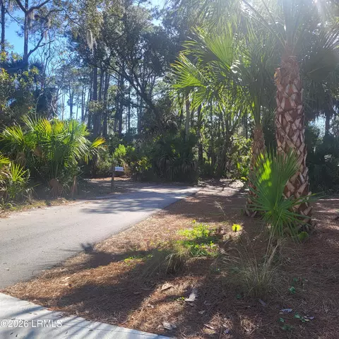 26 Lakeview Ln, Saint Helena Island, SC 29920