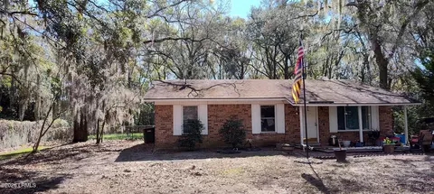 12 Bent Oak Rd, Beaufort, SC 29907