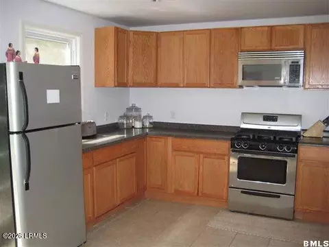 12 Bent Oak Rd, Beaufort, SC 29907