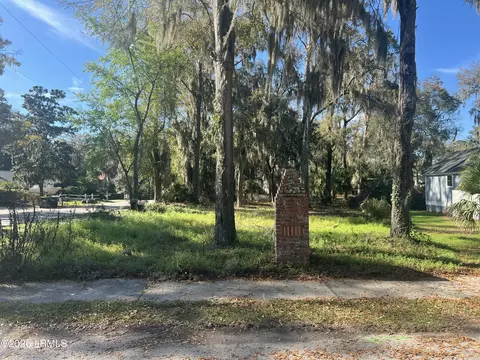 4 Albert St, Beaufort, SC 29902