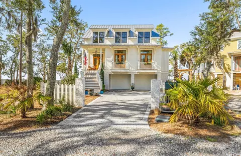 84 Old Oyster Factory Rd, Beaufort, SC 29906