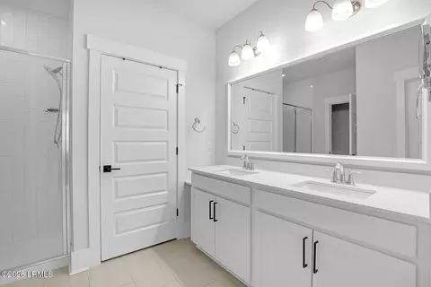 Bath - 10 Runner Stone Rd, Bluffton, SC 29909 photo 1 of 4