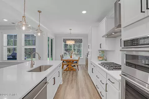 Kitchen - 10 Runner Stone Rd, Bluffton, SC 29909 photo 4 of 7
