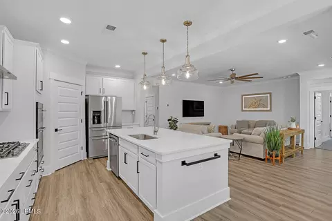 Kitchen - 10 Runner Stone Rd, Bluffton, SC 29909 photo 5 of 7