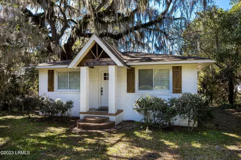 710 Ribaut Rd, Beaufort, SC 29902