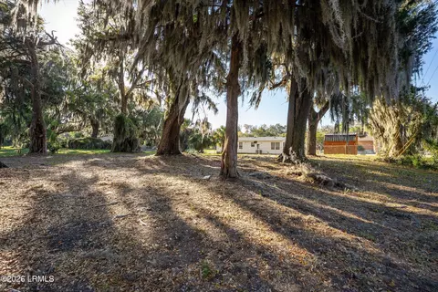 1702 Old Shell Rd, Port Royal, SC 29935