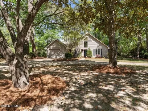 9 Chesterfield Lake Dr, Beaufort, SC 29906