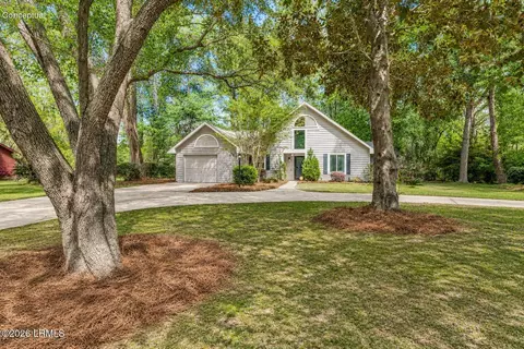 9 Chesterfield Lake Dr, Beaufort, SC 29906