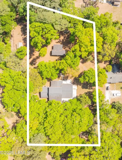 32 W Cedar Rd, Saint Helena Island, SC 29920