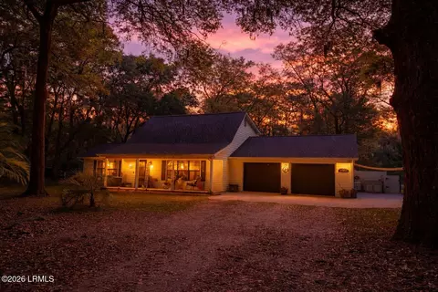 32 W Cedar Rd, Saint Helena Island, SC 29920