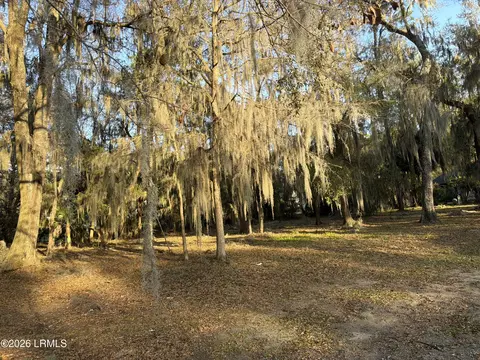 2 Woodland Ridge Cir, Beaufort, SC 29907