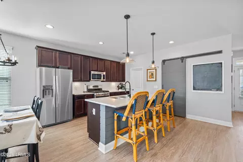 8 7th Ave, Bluffton, SC 29910 photo 3