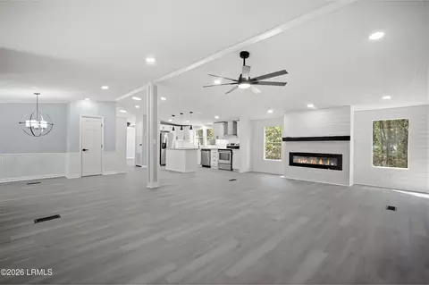 8 Jenkins Port Rd, Saint Helena Island, SC 29920