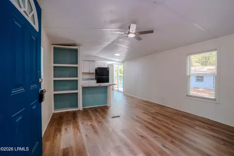 34 Clear Spring Rd, Saint Helena Island, SC 29920