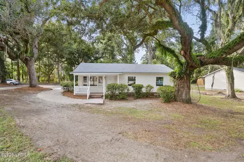 27 Miller Dr W, Beaufort, SC 29907