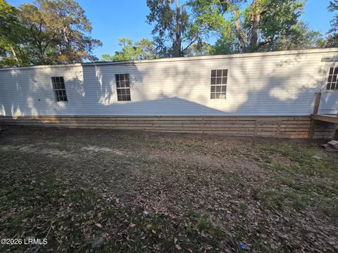 126 Bonaire Cir S, Beaufort, SC 29906
