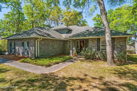23 Tuscarora Ave, Beaufort, SC 29907