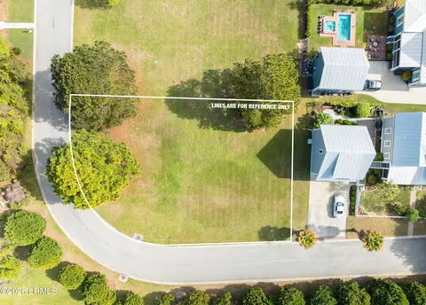 8 Stoney Island Dr, Beaufort, SC 29907