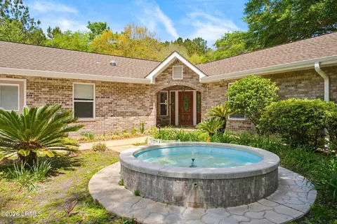 50 Zehm Ln, Beaufort, SC 29906
