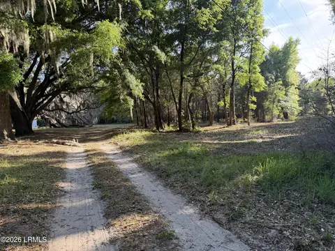 41 Pearl Harbor Ln, Saint Helena Island, SC 29920
