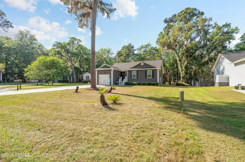 42 Canopy Ln, Saint Helena Island, SC 29920