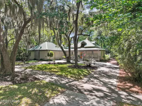 614 Island Cir E, Saint Helena Island, SC 29920