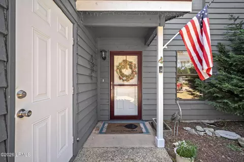 4 Battery Ln, Beaufort, SC 29902