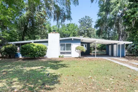 2003 Broad River Dr, Beaufort, SC 29906
