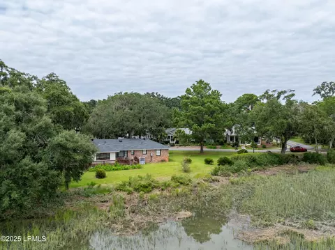 807 11th St, Port Royal, SC 29935