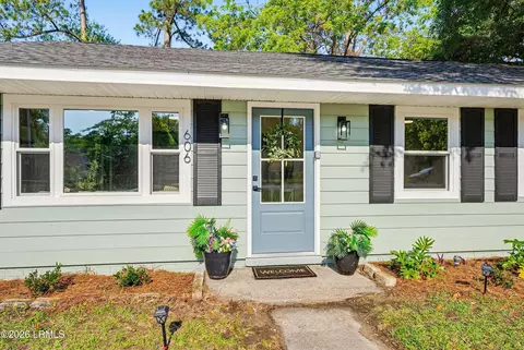 606 Arnold Dr, Beaufort, SC 29902