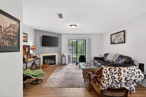 96 Mathews Dr #19, Hilton Head Island, SC 29926
