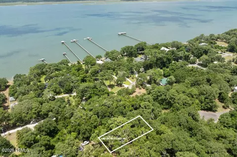 5 Hand Dr, Saint Helena Island, SC 29920