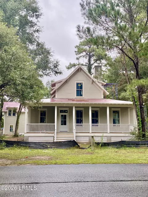 695 Distant Island Dr, Beaufort, SC 29907