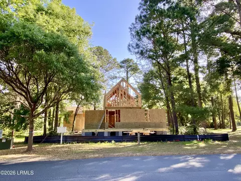 695 Distant Island Dr, Beaufort, SC 29907