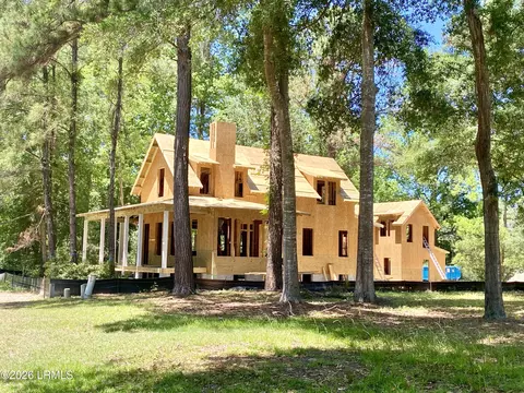 695 Distant Island Dr, Beaufort, SC 29907