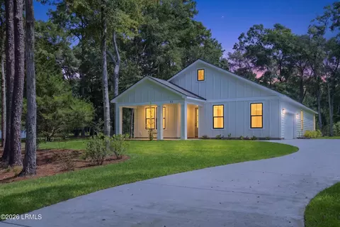 53 Marsh Dr, Beaufort, SC 29907