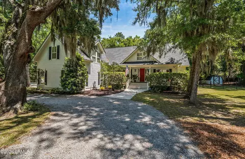 19 Laughing Gull Dr, Beaufort, SC 29907
