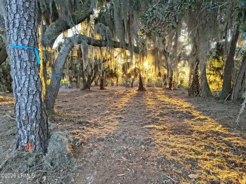 510 Broad River Dr, Beaufort, SC 29906
