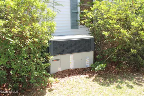 Exterior - 1041 4th St E, Estill, SC 29918 photo 4 of 7