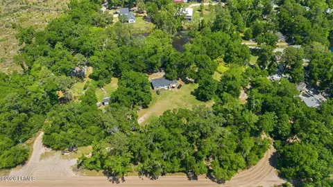 73 Davis Rd, Bluffton, SC 29910 photo 4