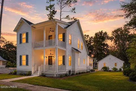 37 Park Sq S, Beaufort, SC 29907