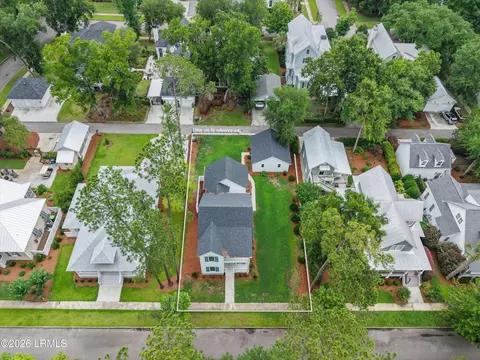 37 Park Sq S, Beaufort, SC 29907