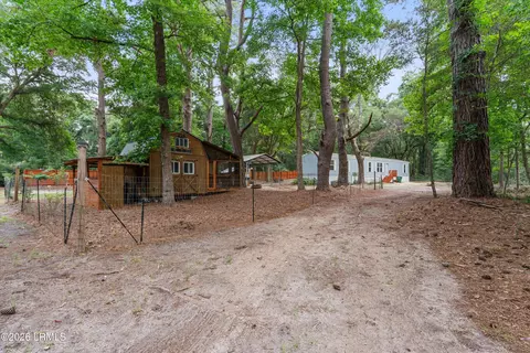 19 Sandy Ln, Beaufort, SC 29907
