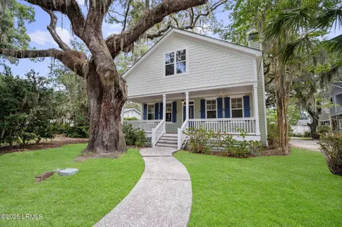 1301 Newcastle St, Beaufort, SC 29902