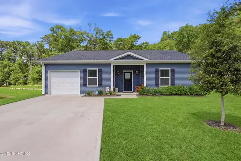 32 Avalon Dr, Beaufort, SC 29907