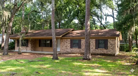 6 Oakwood Dr, Beaufort, SC 29907