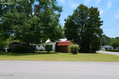 Exterior - 501 Elm St W, Hampton, SC 29924 photo 7 of 8