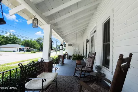Exterior - 501 Elm St W, Hampton, SC 29924 photo 5 of 8