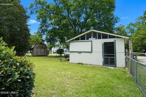 Exterior - 501 Elm St W, Hampton, SC 29924 photo 6 of 8