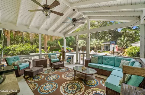 864 Ribaut Rd, Beaufort, SC 29902